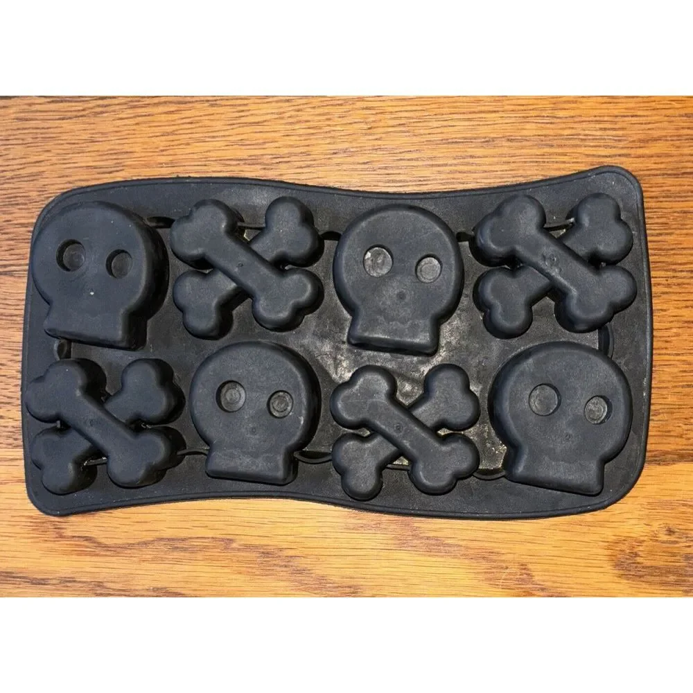 Halloween Skull Cross Bones Shaped Ice‎ Cube Tray Jello Candy Silicone Mold